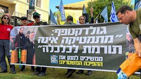 גולדקנופף אחים לנשק, צילום: חיים גולדברג